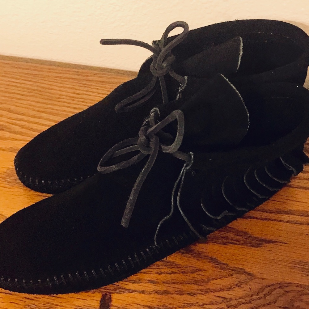 Minnetonka Classic Fringe Soft Sole Boot - image 7